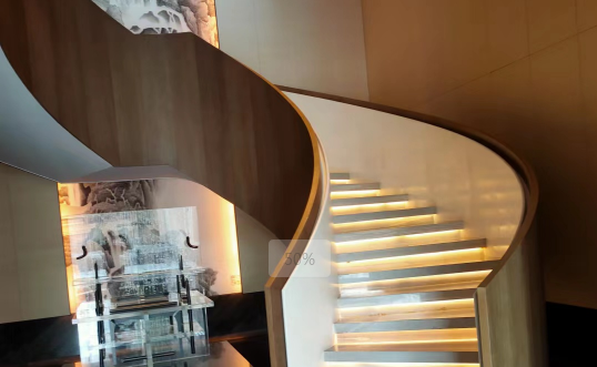 钢结构旋转楼梯的弧形梯梁是怎么拉弯制作的？